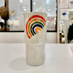 Vase en céramique dessin arc en ciel 